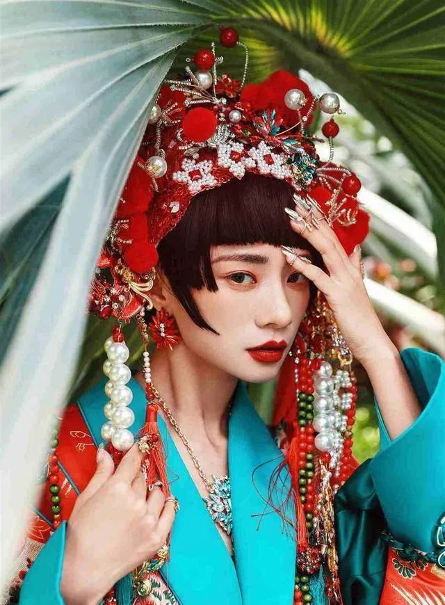 新娘妆容发型图片,新娘妆容教程和简单发型