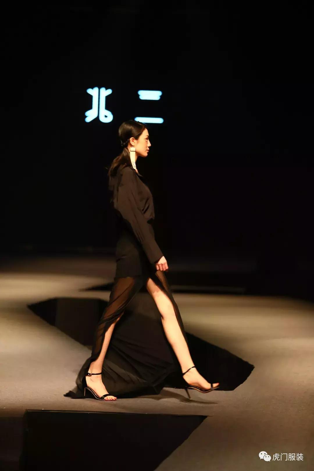 原创设计师品牌兆三发布会：“僵尸新娘”惊艳登场