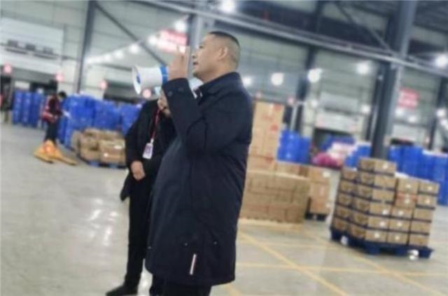 零售巨头岳立华：立根小卖铺30年，凭农村“包围”城市年入百亿