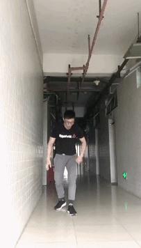 自由倒立撑训练方法,初学者如何掌握倒立撑