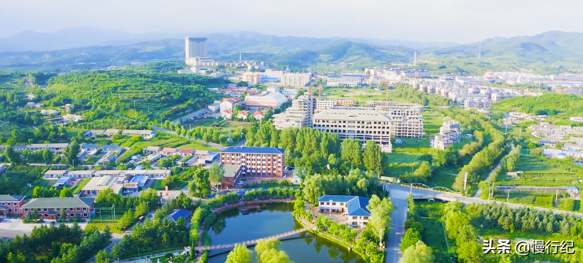 一眼温泉成就了方圆几十里的度假区,这里的悠闲生活,真的带劲