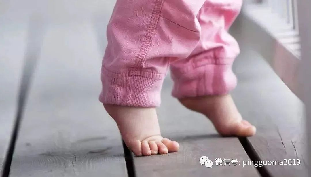 宝宝学步鞋推荐布鞋还是机能鞋,如何给一岁宝宝买学步鞋