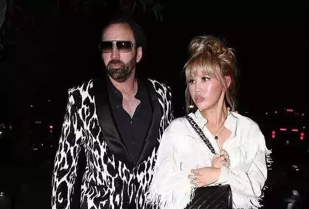 坐拥15座豪宅,50辆豪车,只会用钱哄女人却被绿的悲情影帝