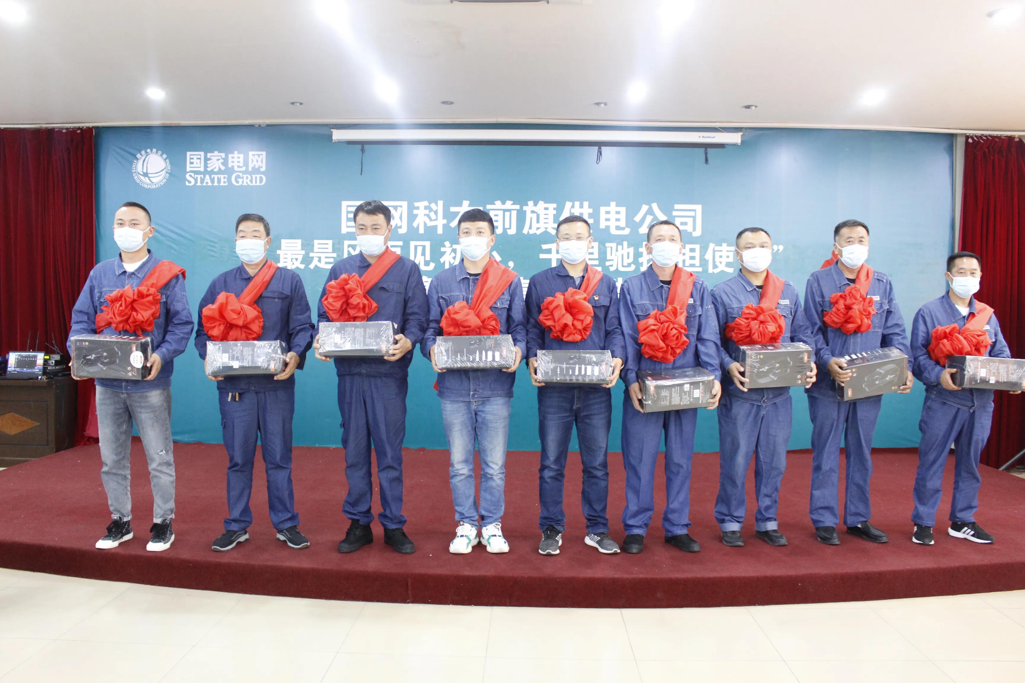 最是风雨见真情危难时刻显担当,最是风雨见初心栉风沐雨担使命