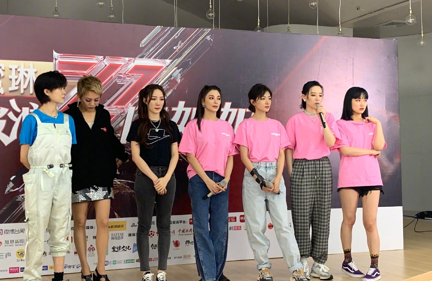 宁静回应万茜点赞,万茜赞宁静恶评事件