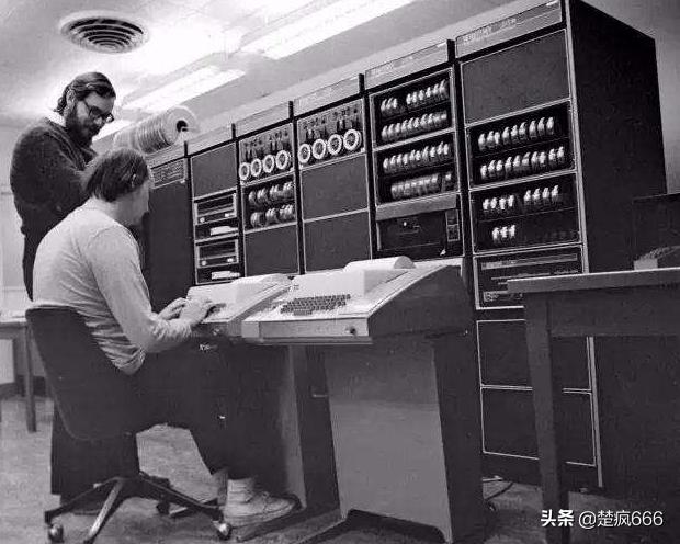 计算机发展史的典型事例,计算机的发展历程和工作原理