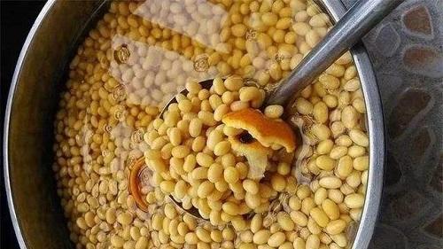 黄豆用水泡做肥料有臭味怎么处理,黄豆沤肥的臭味怎么消除