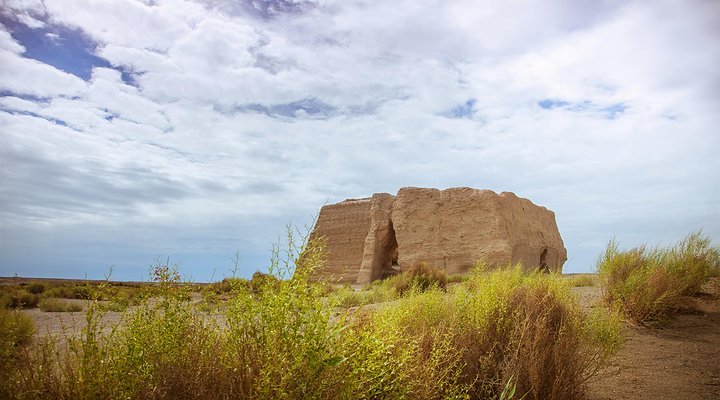 他是唐朝诗坛最后一位名家,唐朝诗人一生只留下两首诗