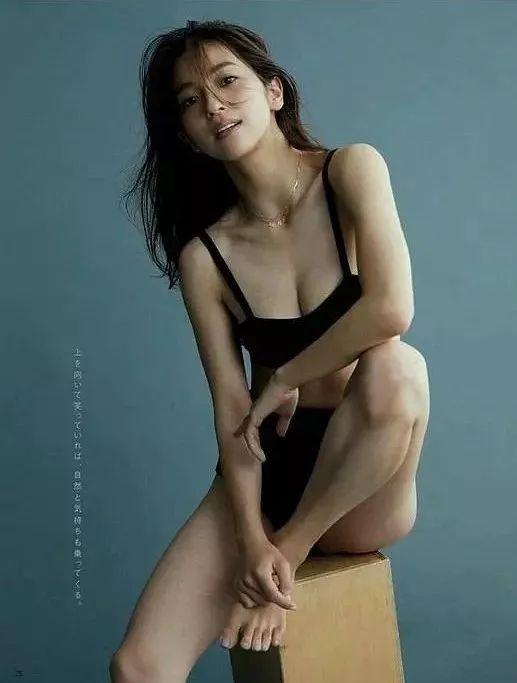 让男人想入非非的女明星原来是她！这身材性感的也太过火了吧