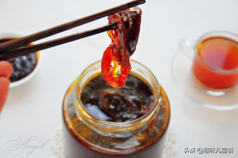 这种水果放电饭煲里煮一煮，嗓子痛和咳嗽都喝好了，成本才几块钱