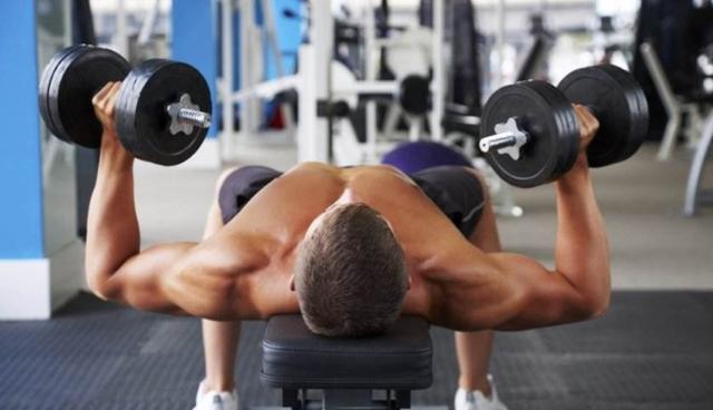 胸肌外沿弱可以着重练么,胸肌外沿不一样大怎么办