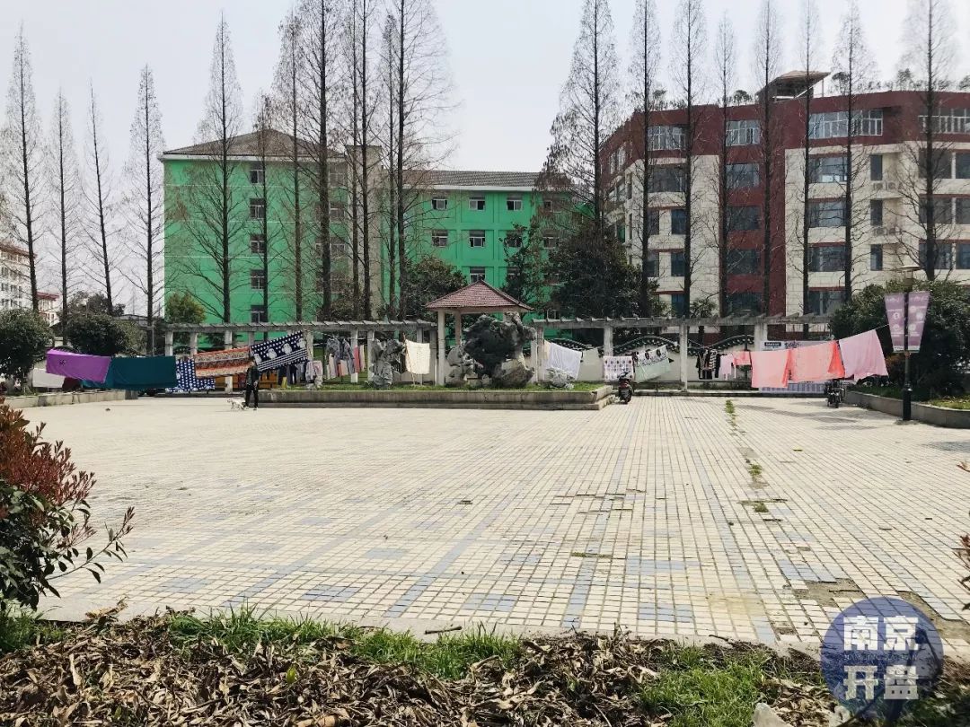 南京虹悦城附近房价,一路之隔房价差2万