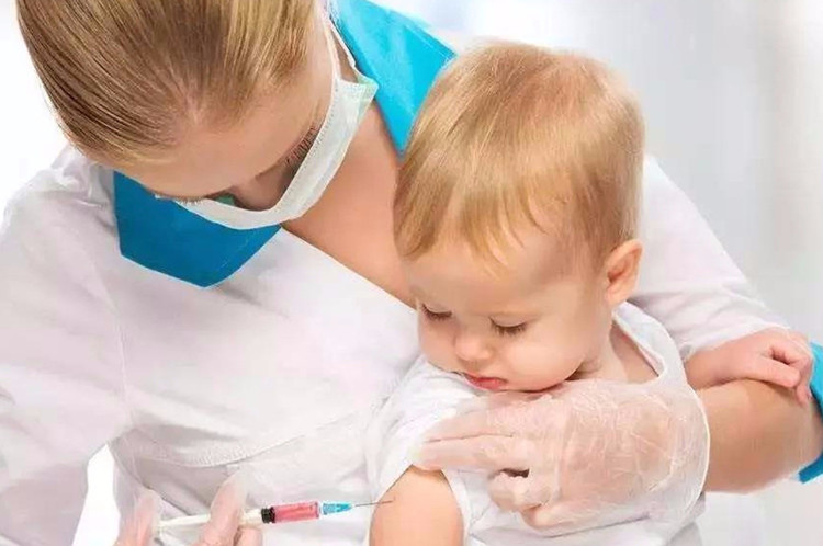 宝宝打针后哭闹是不舒服吗,孩子打针哭闹简单的4个办法