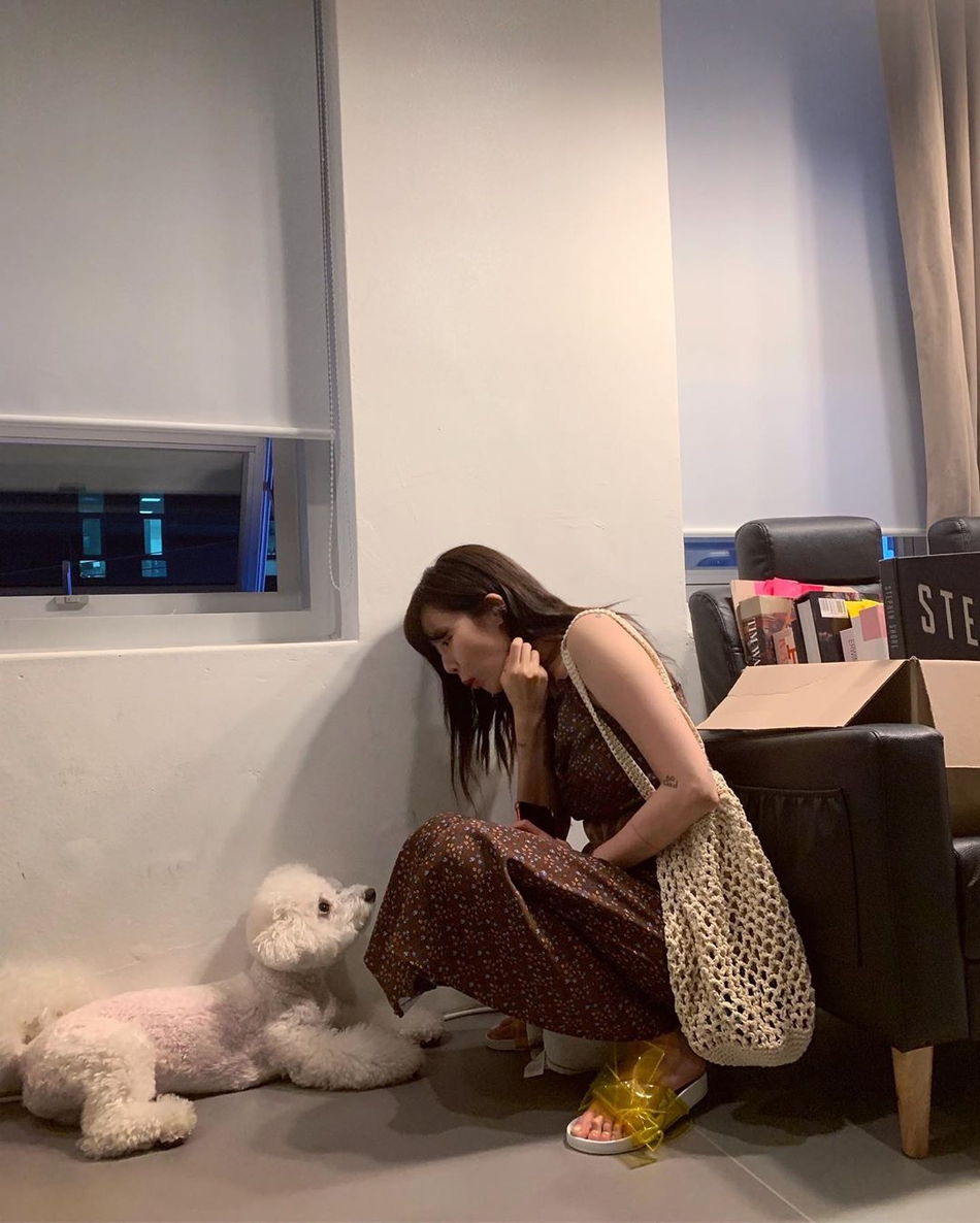 泫雅牛仔长裙穿搭,泫雅碎花吊带裙