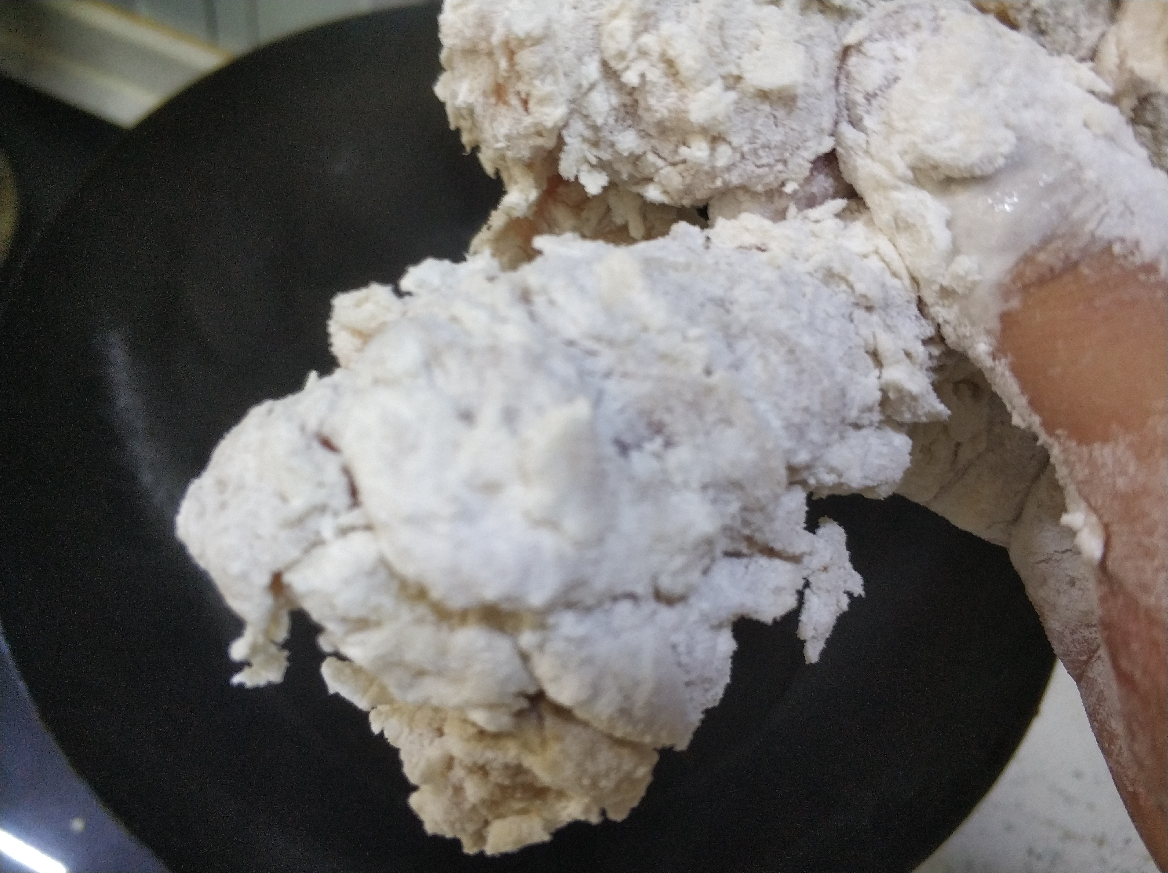 炸鸡鱼鳞片裹粉的做法,炸鸡怎样裹粉才能起鳞视频