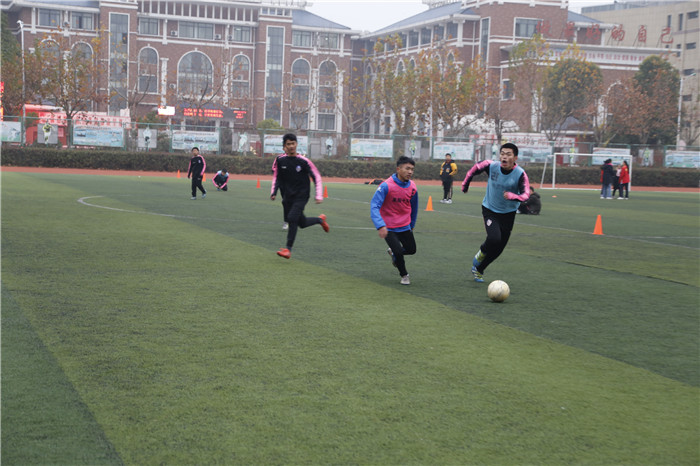 闃滈槼闈掑皯骞磋冻鐞冭仈璧涘崄涔濅腑,缁胯尩杩芥ⅵ鏍″洯瓒崇悆鑱旇禌