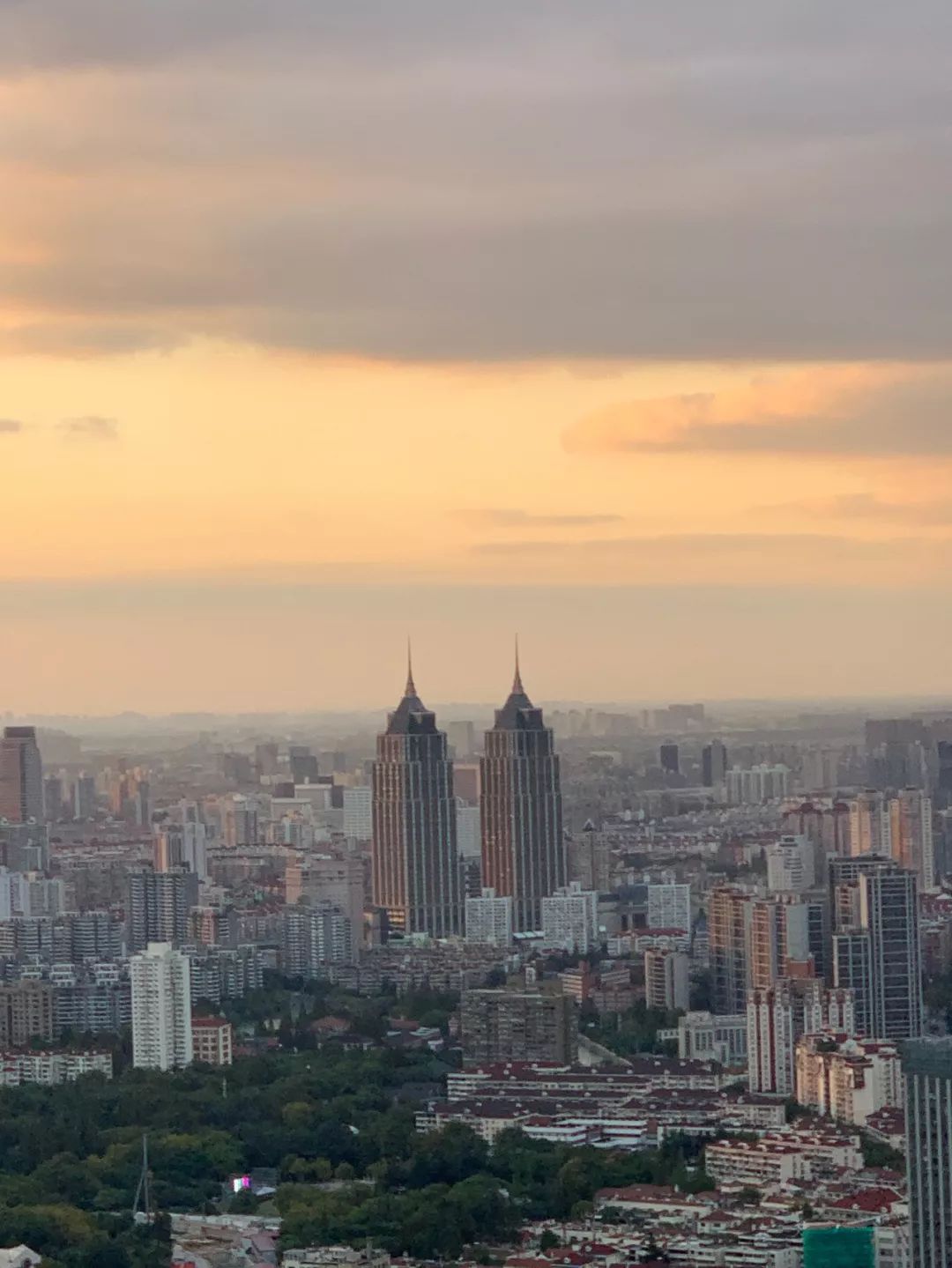 变焦是放大的意思吗,变焦跟主摄裁切对比