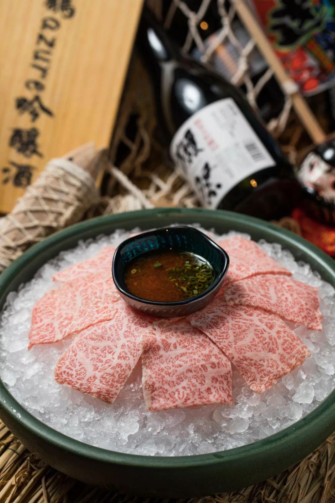 日式酒场大哥大出来营业了，凌晨3点还被小仙女围观