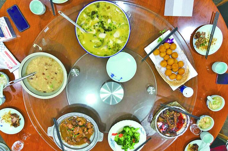 公勺公筷、分餐分食、消毒除菌青岛市民抗疫“抗”出好习惯