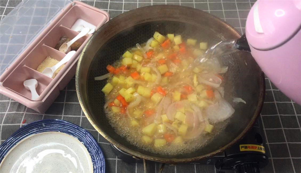 咖喱咖喱的做法小窍门,没有肉的咖喱盖饭怎么做