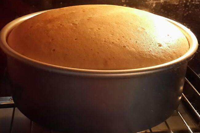 不开裂不回缩八寸戚风蛋糕做法,八寸戚风蛋糕烤多久顶部开裂原因