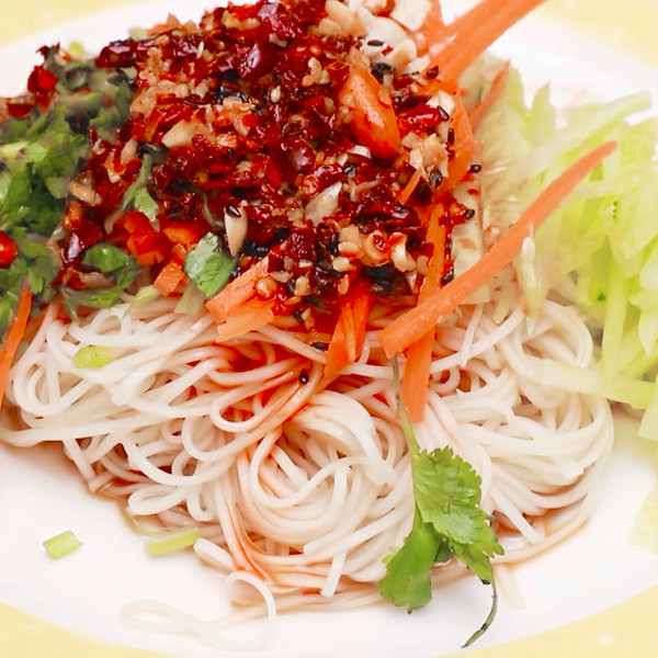 儿童版凉面的家常做法大全,80岁老太太做凉面