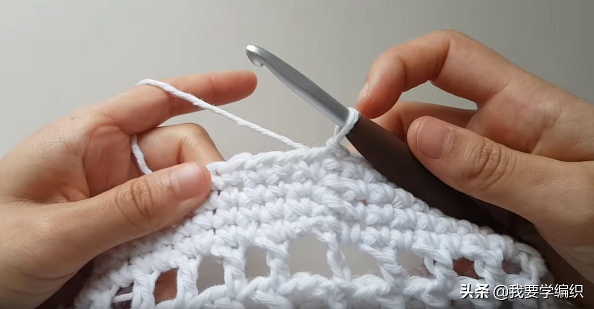 最简单的钩包包教程,毛线钩细挎包带的简单钩法