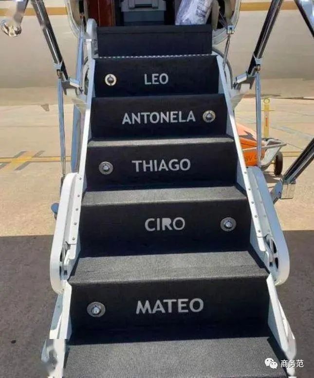 17岁梅西首秀照片,梅西34岁首战刷爆3项纪录