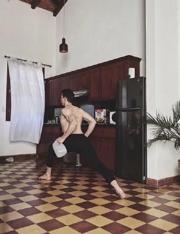 陈赫前妻海边写真,陈赫前妻旅游照