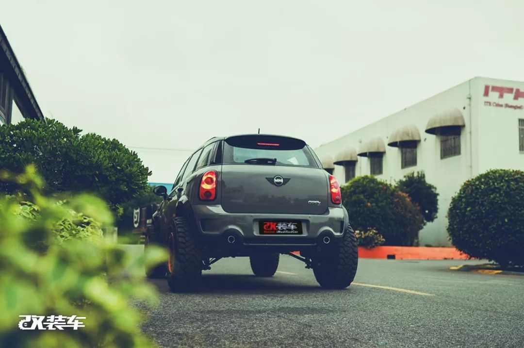 网友花费十几万，把MINI乡下人爆改成大脚怪
