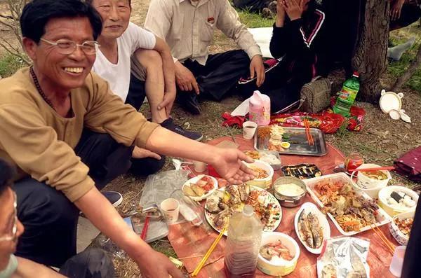 看朝鲜农村人民的生活,朝鲜人民生活幸福纪录片