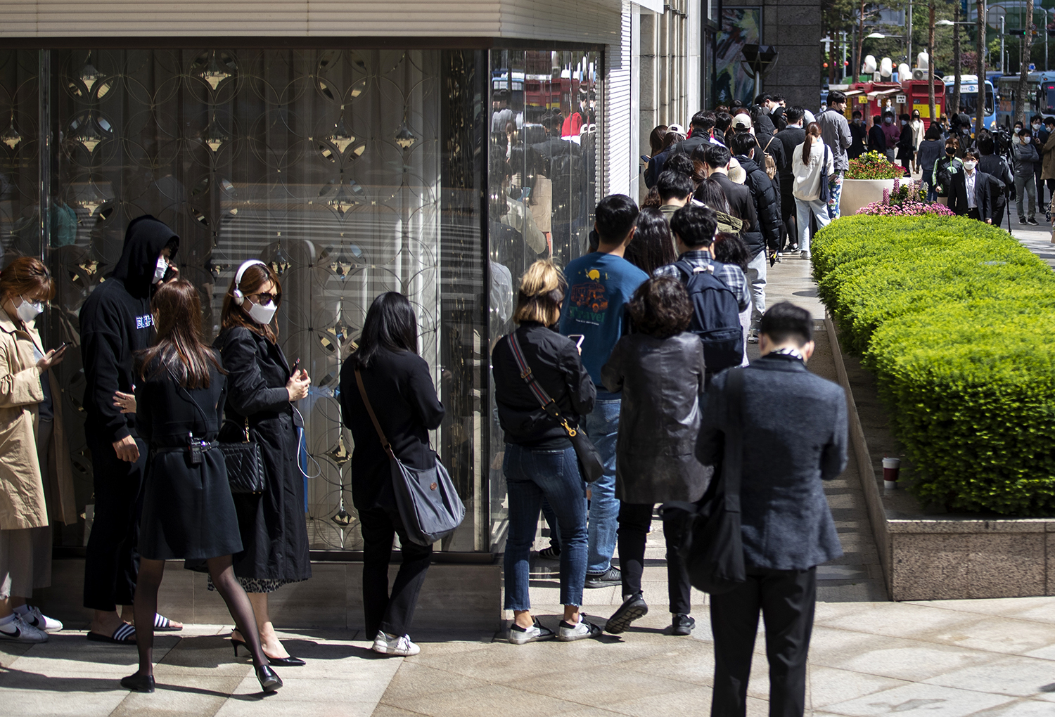 报复性消费抢购,报复性消费回升的视频