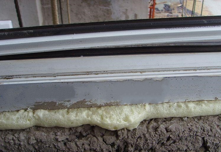 铸铁管是否可以用泡沫胶堵漏,泡沫胶能防水防臭气吗