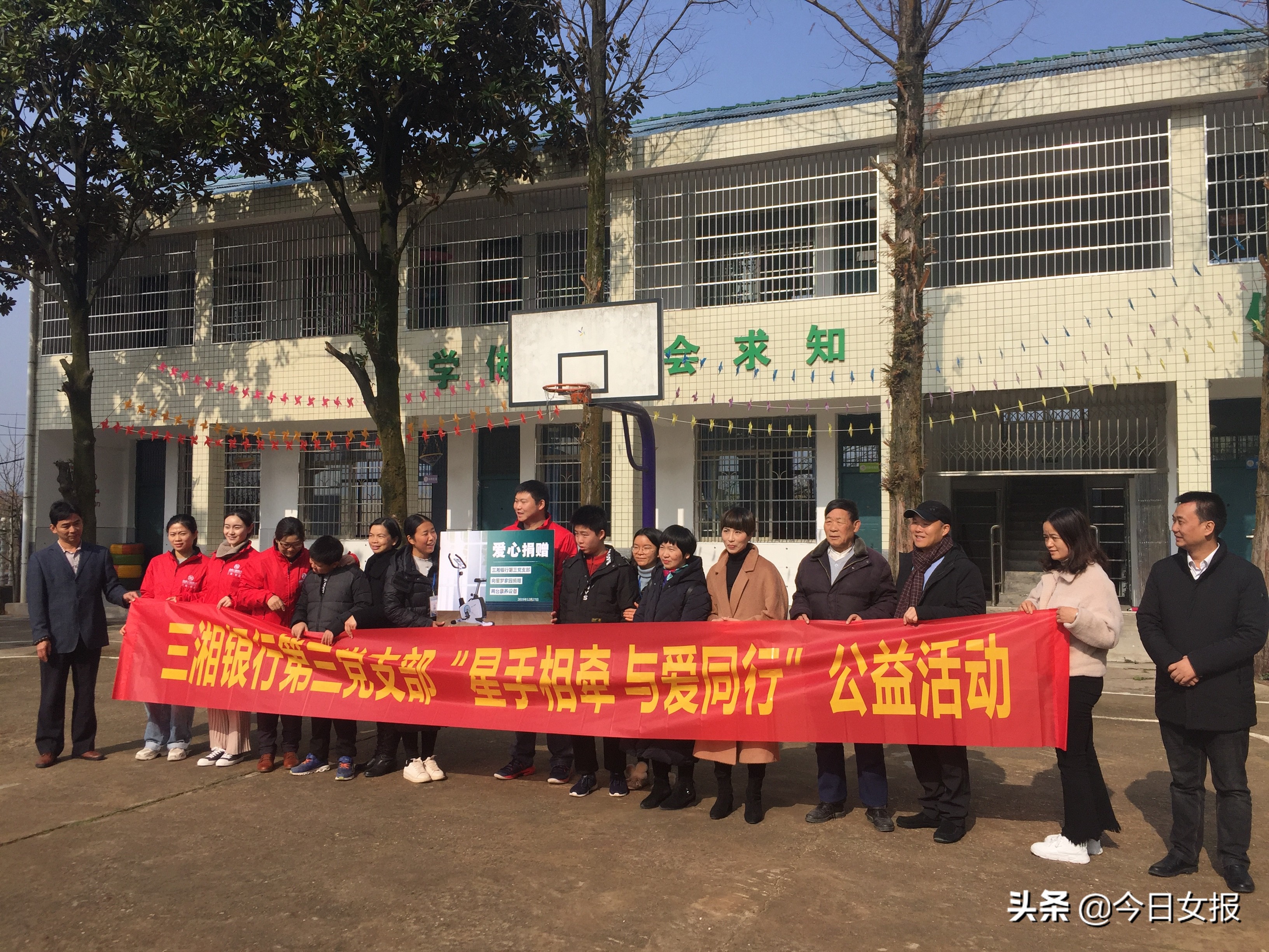 她曾带自闭症孩子两度自杀，如今与几名同病相怜家长联手在长沙对自家孩子做了这件事