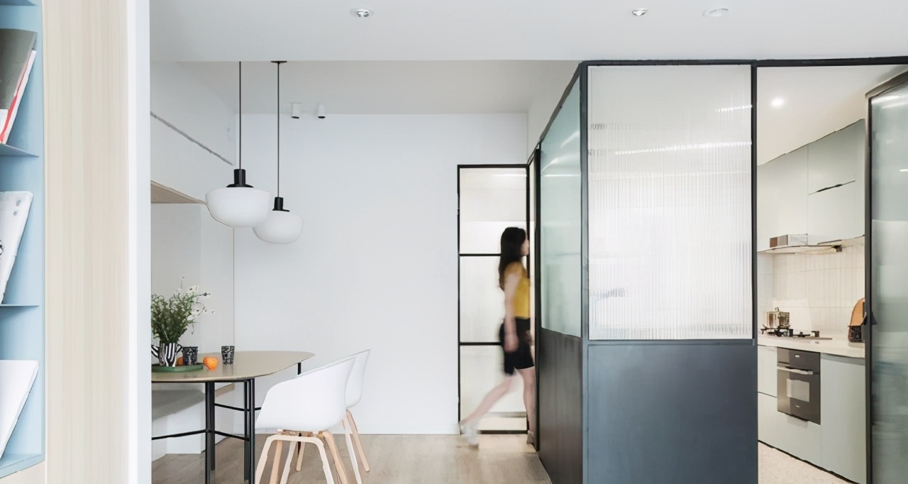 客厅隔断玻璃款式,客厅屏风隔断柜子加长虹玻璃