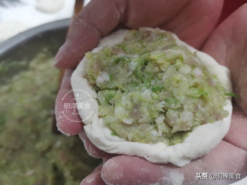 做馅饼和面的方法告诉我一下,做馅饼时如何让馅饼皮薄如纸