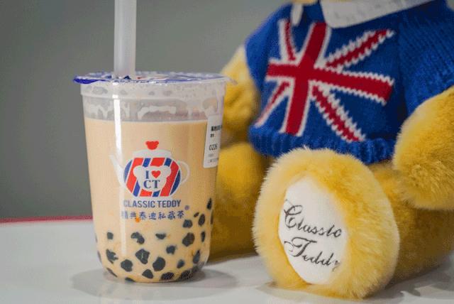 告别东方明珠、城隍庙，来上海这家暗藏100只泰迪的奶茶店