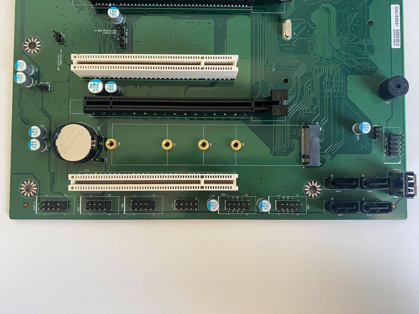 电脑系统是装在主板还是cpu上,电脑换了cpu和主板要重新装系统吗