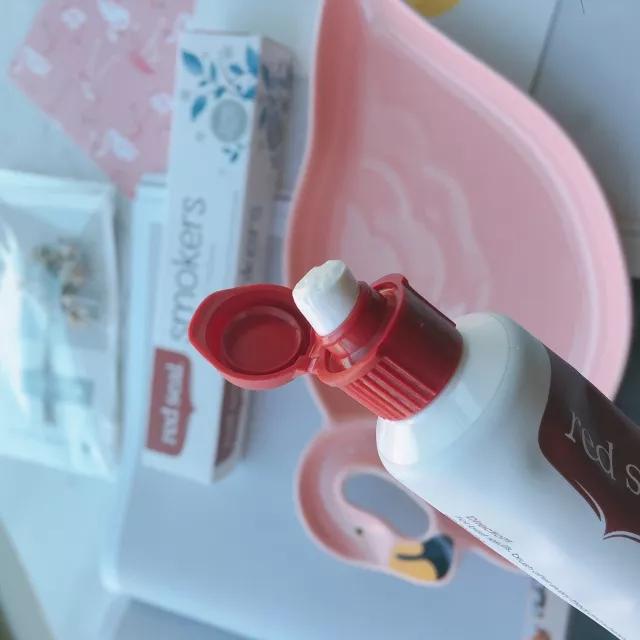 李佳琦给高晓松涂了口红，“美”得不像话？！不过牙齿是真的白