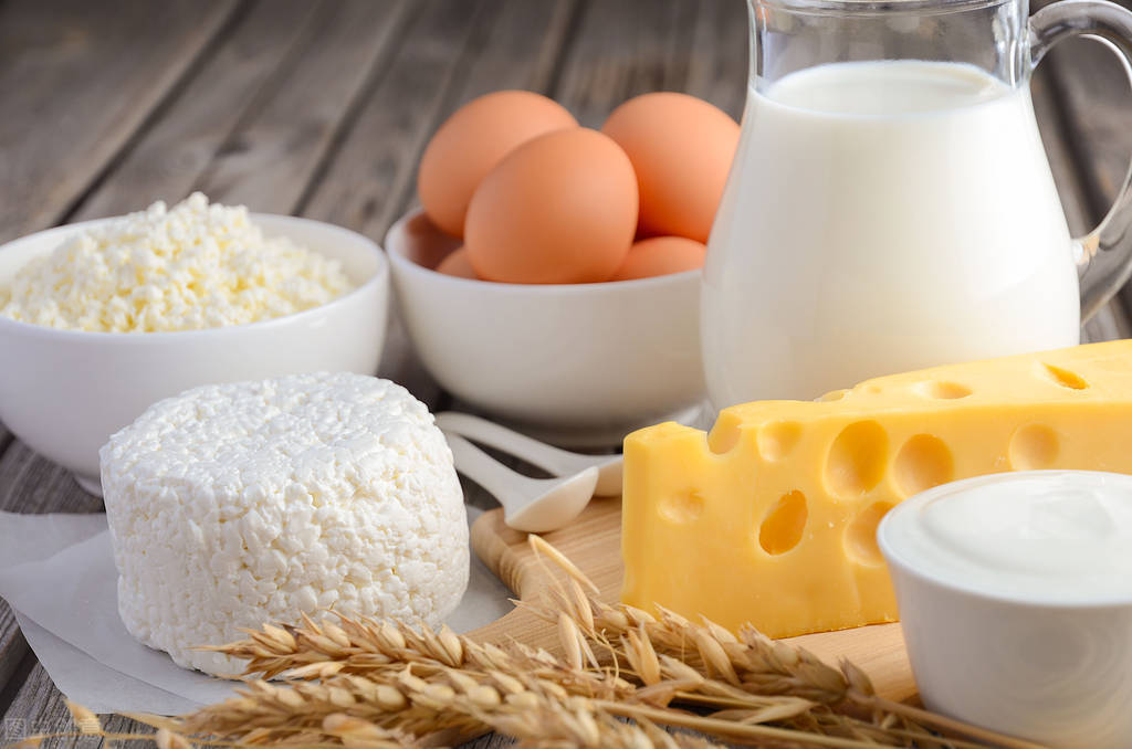 55岁老人膝盖有骨刺怎么治,75岁老人膝盖长骨刺怎样治