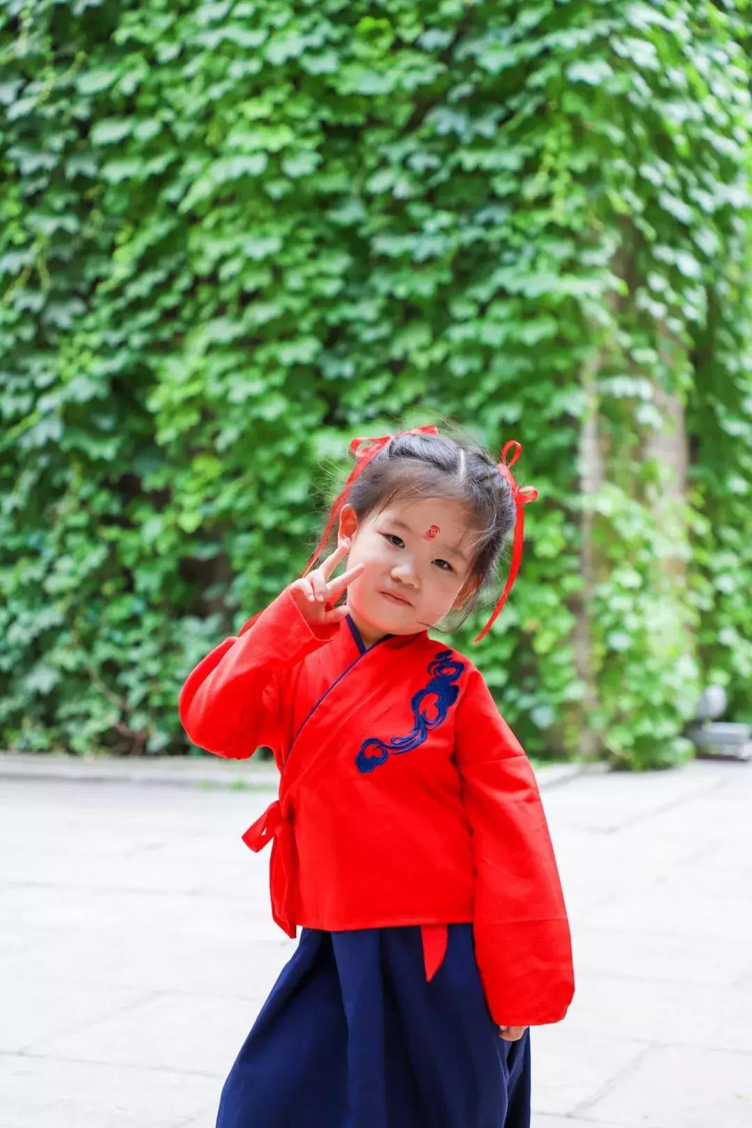 西安汉服秀视频,西安曲江池汉服秀