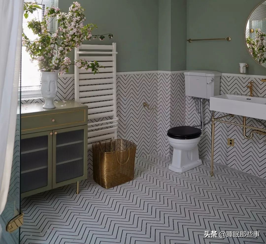 看了一眼她家的绿墙，我觉得我家还可以再抢救一下