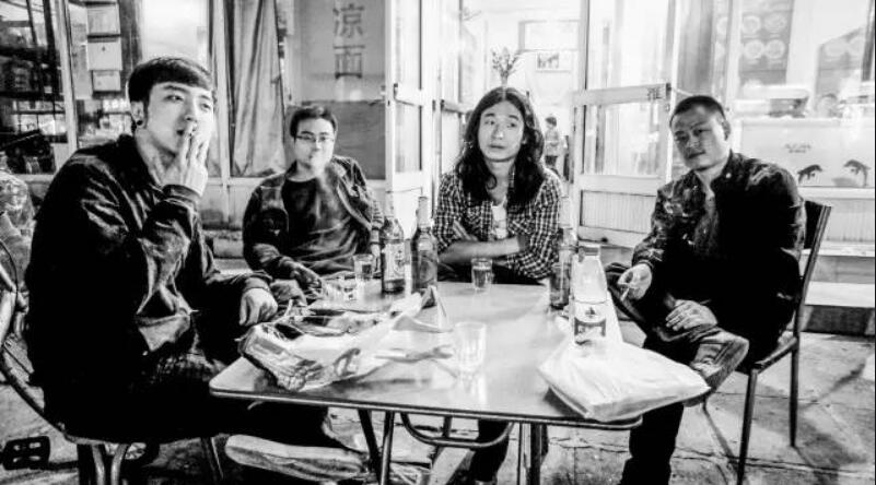 聊一下我喜欢的摇滚音乐以及适合听摇滚的耳机,*放播**器