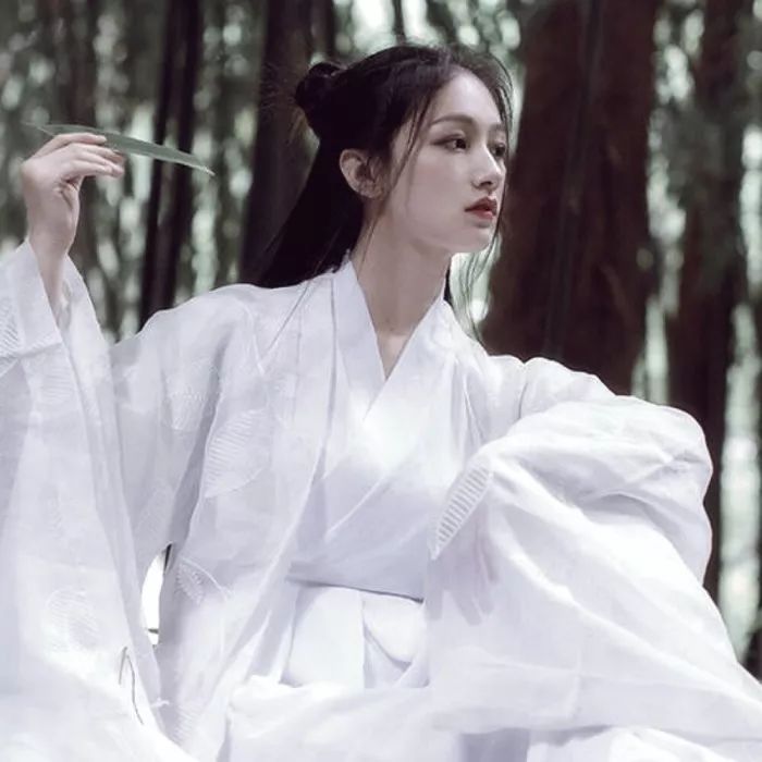 不染世俗的古风女头真人,有意境古风女头真人版