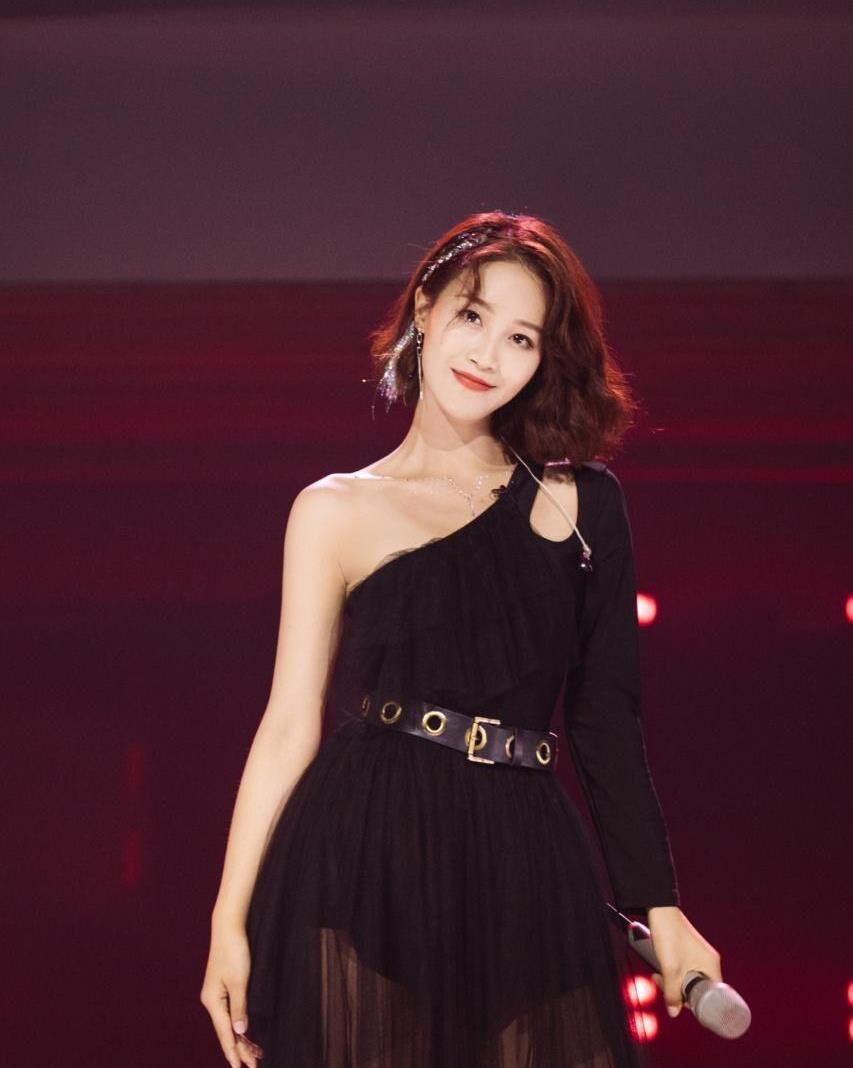 蓝盈莹马甲线动作,蓝盈莹运动沙袋