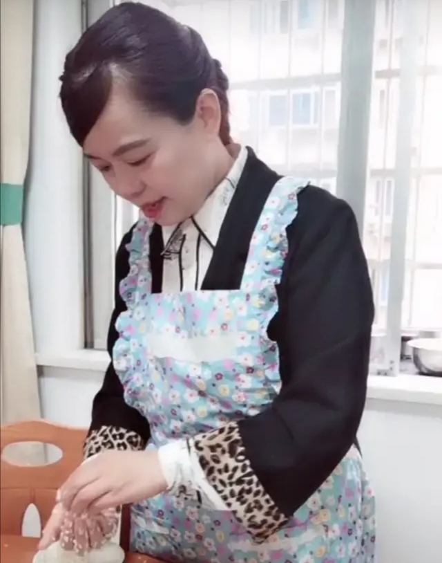 许妈离开驻马店倒计时，田静收到公婆特别礼物，奇奇悦悦依依不舍