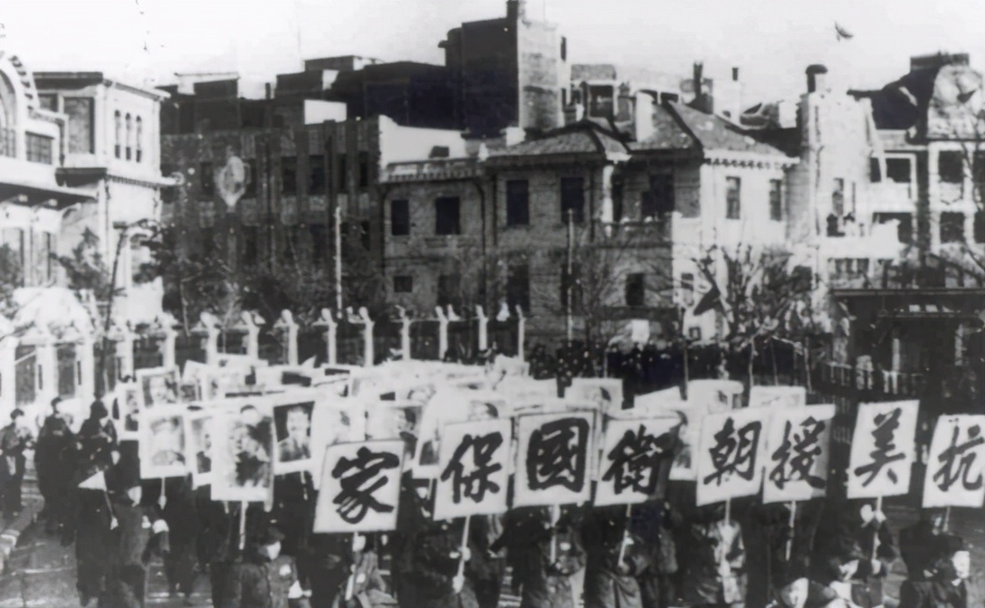 女护士用嘴帮伤员排尿，获二等功却引发外国人质疑，*长首**亲自作证