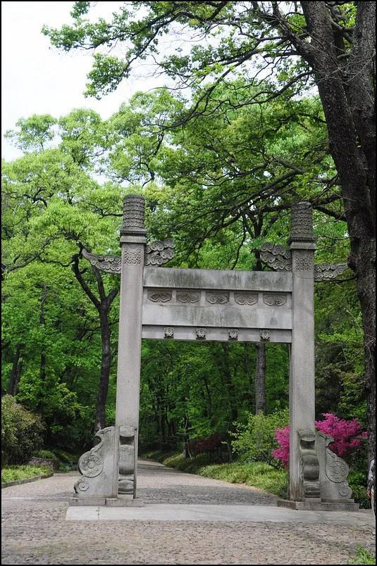 谭延闿墓,谭延闿墓用圆明园的石头