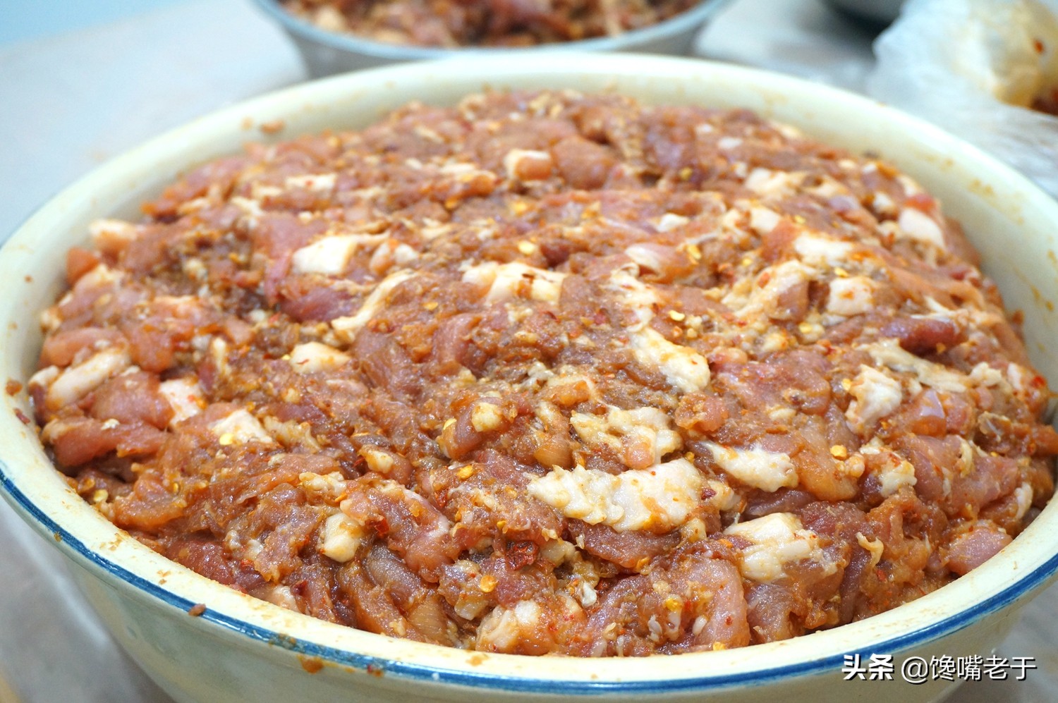 灌香肠时，记住这个加盐比例！灌出来的香肠鲜香好吃，还不发霉