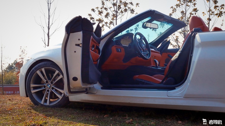 三十多万的428敞篷,当你打开敞篷的那刻,你拥有着她和蓝天